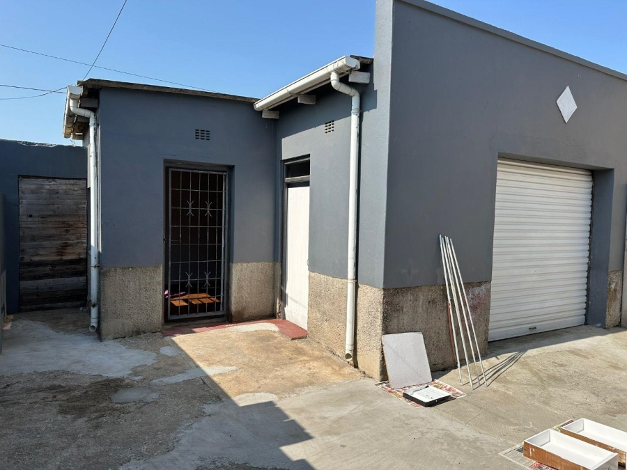 6 Bedroom Property for Sale in Sidwell Eastern Cape
